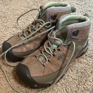 Keen Hiking Boots size 8.5